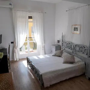Beautiful Floral On Navigli Apartment Mailand